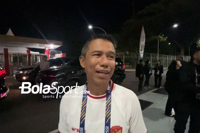 Sekjen PSSI, Yunus Nusi saat menonton laga timnas U-16 Indonesia Vs Australia di Stadion Manahan, Solo pada Senin (1/7/2024).