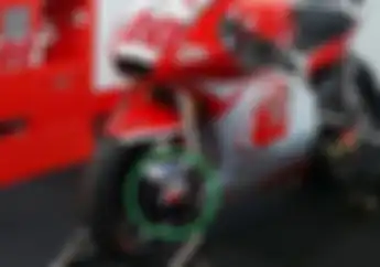 Jawaban AHM Kenapa Pasang Bendera Merah Putih Terbalik di Motor Moto2 Dimas Ekky?