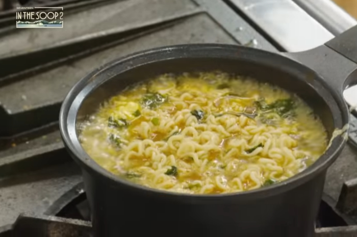 Resep kreasi mi instan a la Mingyu