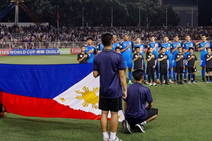 Timnas Filipina sebelum laga lawan Irak. Kini mereka siap menghadapi Indonesia di kualifikasi Piala Dunia dan ASEAN Cup demi mencuri rahasia dan ilmu.