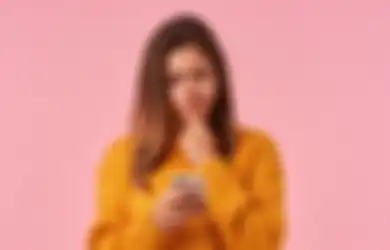 Sempat Curigai Bau Tak Sedap Saat Beli Bantal di Online dengan Harga Murah, Wanita Ini Syok Temukan Hal Menjijikan di Dalamnya