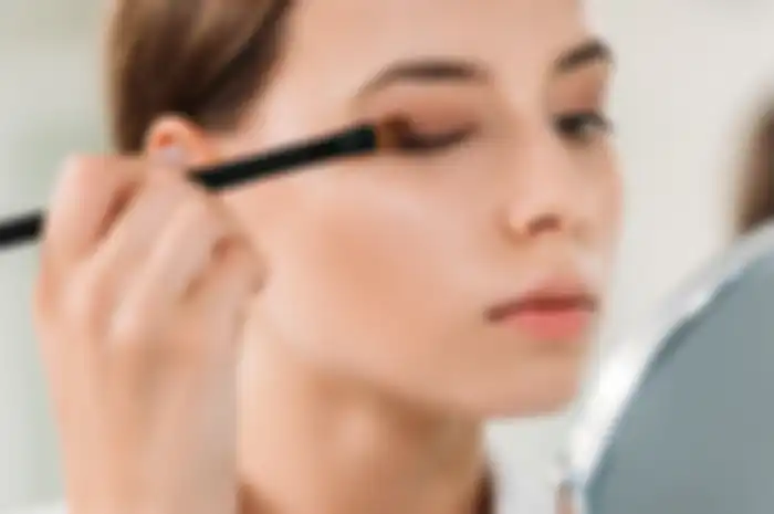 penggunaan eyeshadow
