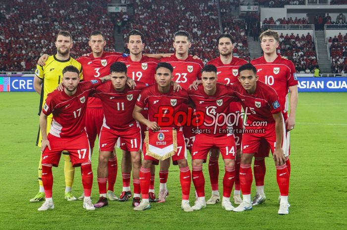 Skuat Timnas Indonesia (Skuad Timnas Indonesia) sedang berfoto bersama di Stadion Utama Gelora Bung Karno, Senayan, Jakarta, Selasa (25/3/2025).