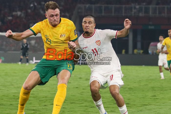 Harry Souttar (kiri) berpotensi absen saat Australia menjamu Timnas Indonesia pada Maret 2025 karena cedera parah.