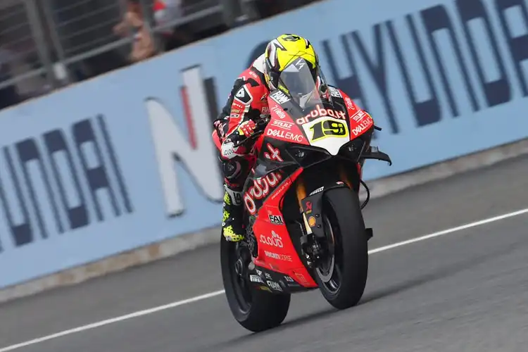 Jadi Heboh, Mantan Joki MotoGP di WSBK, Bautista Menang Sekebon Terus