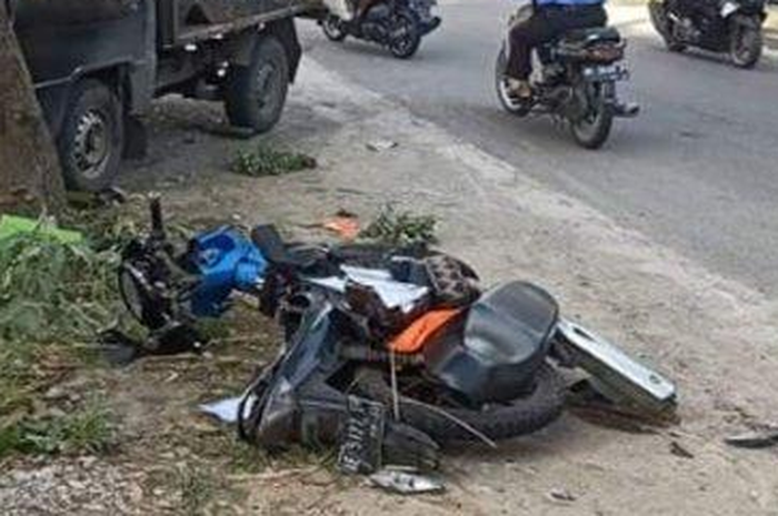 Ilustrasi kecelakaan motor gara-gara pakaian nyangkut di rantai motr.