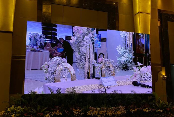 Dekorasi bunga di lokasi akad nikah Kaesang dan Erina Gudono