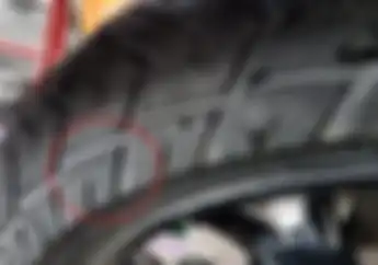 Lapisan Putih di Ban Baru Ternyata Ada Tujuannya Lho, Buat Apa Ya?