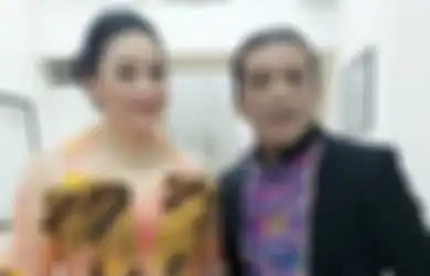 2 Bulan Usai Kepergian Didi Kempot, Yan Vellia Mendadak Posting Foto Tengah Cium Pipi Sang Maestro Saat Perayaan Spesial Ini, Netizen: Hancur Hatiku...