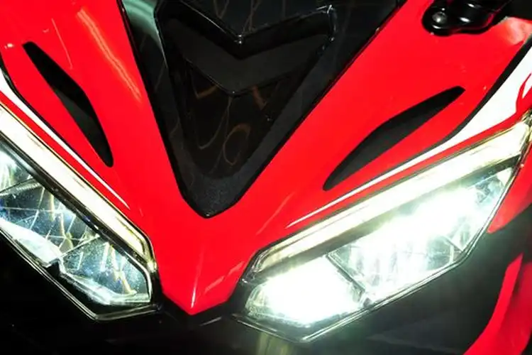 Banyak Yang Bingung, Kok Bohlam Headlamp LED Adanya Diatas Reflektor?