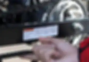 Apa Sih Salah Oli Bekas? Sampai Enggak Boleh Dipakai Melumasi Rantai Motor