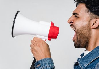 Bukan Barang atau Uang, Pria Ini Bikin Geger Gegara Minta Tolong Petugas Umumkan Kekasihnya yang Hilang, Netizen Auto Ngakak: Ya Allah Ada-ada Aja