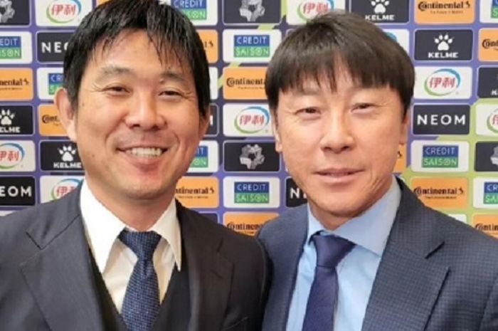 Pelatih Timnas Jepang, Hajime Moriyasu (kiri), dan eks pelatih Timnas Indonesia, Shin Tae-yong (kanan).