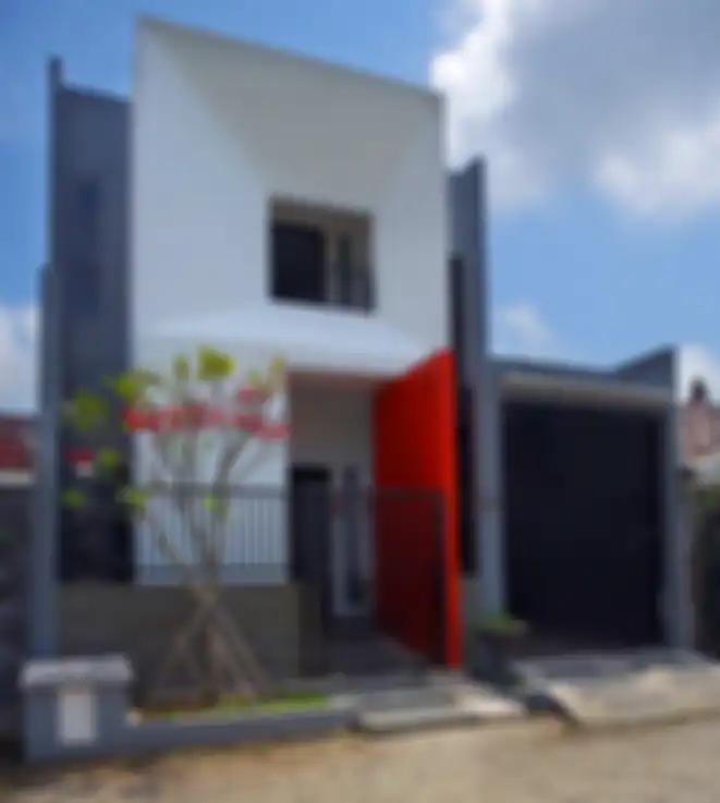 Rumah menghadap barat menggunakan material dinding massif dan sistem layer.