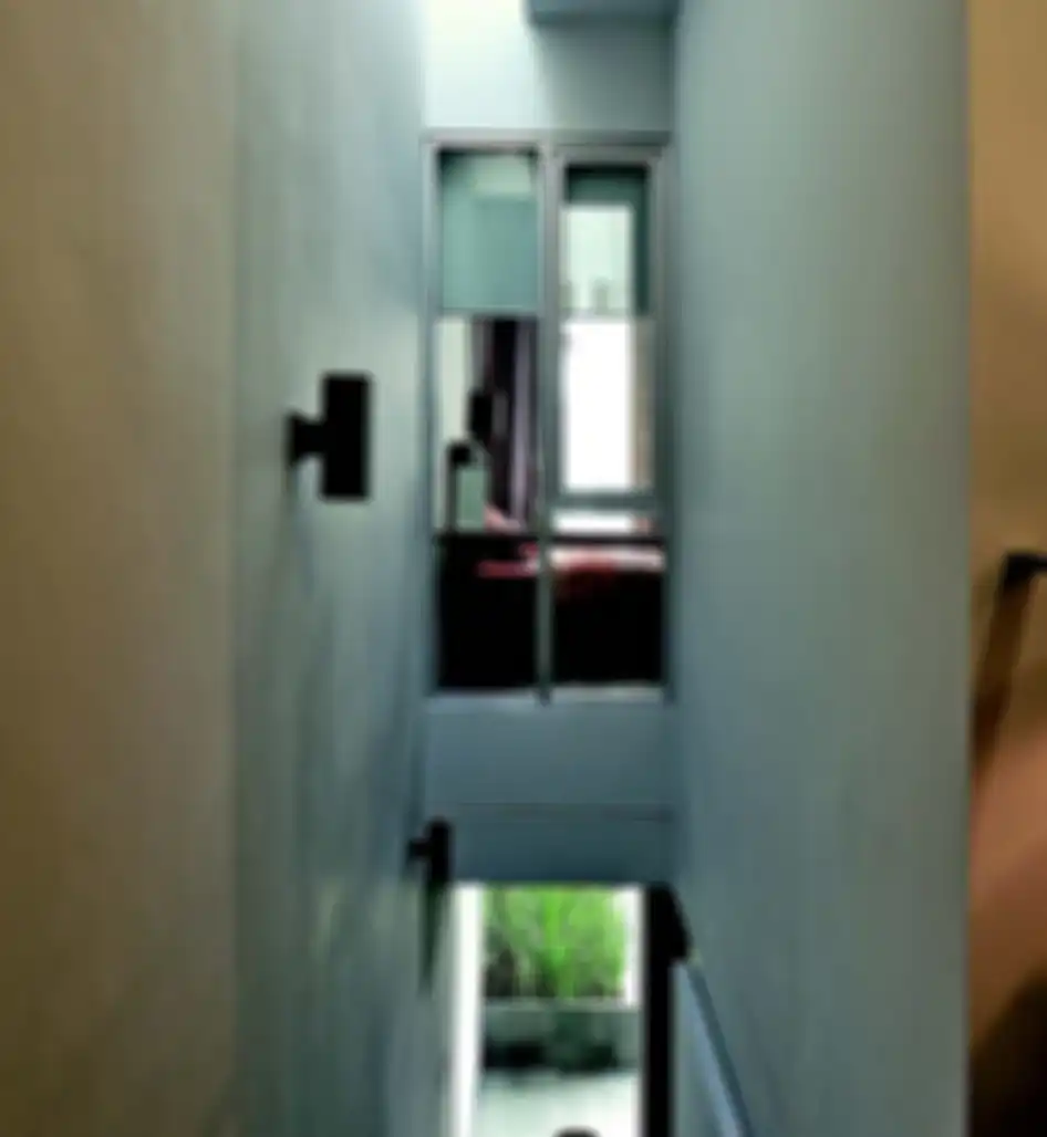 Skylight di area tangga.