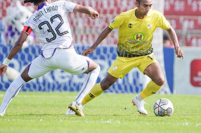 Suasana pertandingan antara Persik Kediri melawan Barito Putera pada laga pekan ke-28 Liga 1 2022/2023 di Stadion Brawijaya, Kediri, Sabtu (4/3/2023).