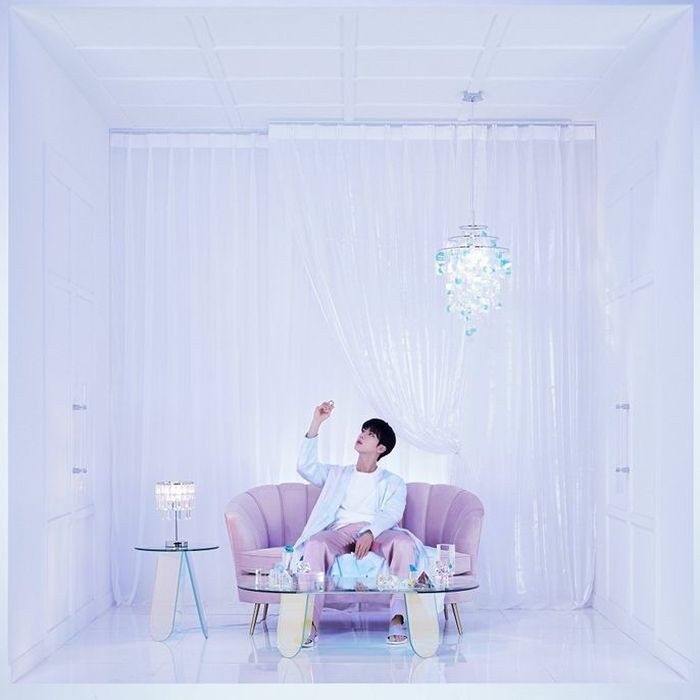 Foto konsep Jin BTS untuk album BE