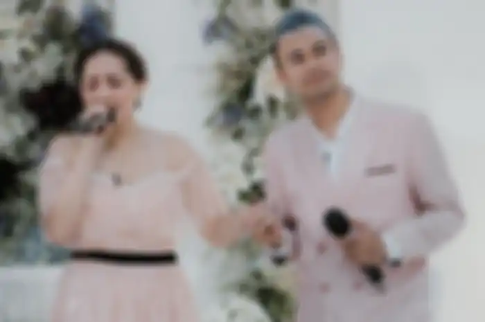 Nagita Slavina dan Raffi Ahmad saat hadiri pernikahan Sule dan Nathalie