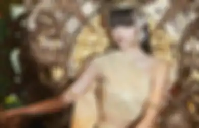 Mewah, Lisa Ternyata Pakai Baju Khas Thailand dari Desainer Lokal!