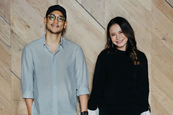 Rayakan ulang tahun ke-32 tahun, Afgan pilih kenakan baju all denim bareng Rossa!