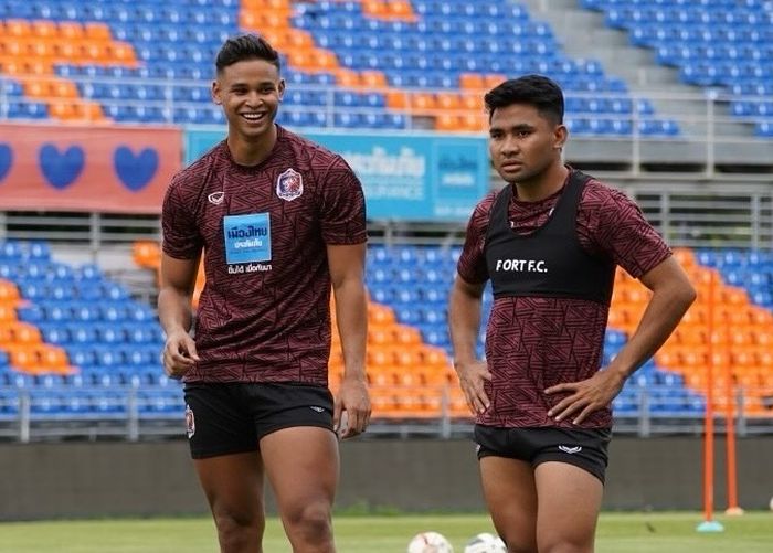 Asnawi Mangkualam dan Irfan Fandi dalam latihan pramusim Port FC.