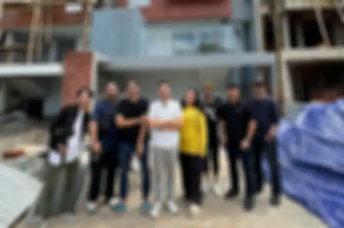 Belum lama ini, Raffi Ahmad terkejut mengetahui salah satu karyawannya mampu beli rumah seharga Rp 2,2 miliar.