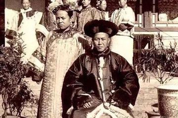 Dalam sejarah Kekaisaran Tiongkok, ada beberapa kaisar yang ambisius. Seperti Kaisar Tiongkok Guangxu dari Dinasti Qing. Namun sayangnya, ambisinya tidak diiringi dengan kemampuan berpolitik. Ia gagal melakukan reformasi di kekaisaran.