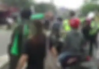 Berani Banget! Video Driver Ojol Tunjuk Muka dan Marahi Polisi di Jalan Raya Margonda Depok