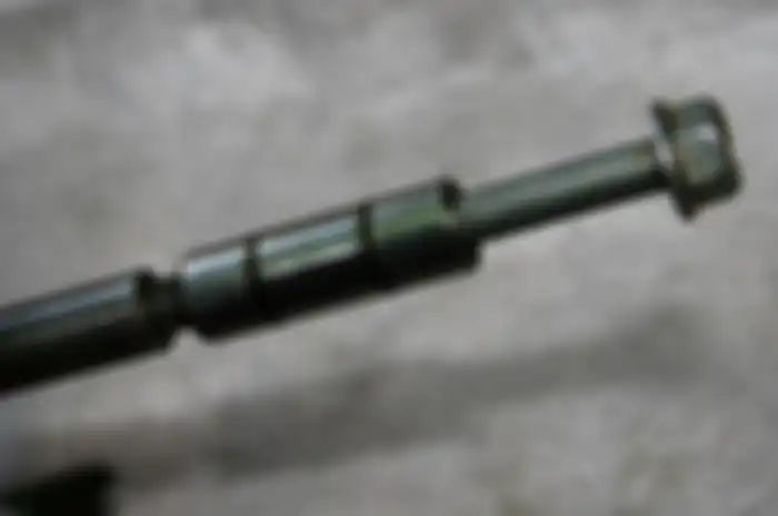 Posisikan pen piston di bawah suling sok, jadi lebih tinggi!