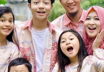 Tak Mau Kecolongan, Okie Agustina Tanamkan Penjelasan tentang Hukum Karma hingga Ilmu Agama pada Anak-anaknya 