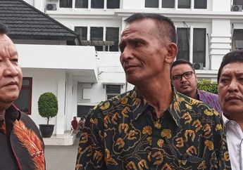 'Merasa Sakit Hati Kami' Belum Ada Putusan Pengadilan, Ayah Brigadir J Mengaku Sangat Terpukul Anaknya&nbsp;Dituduh Mencabuli