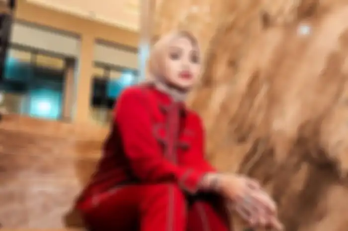Belum genap setahun bercerai dari Sule, Nathalie Holscher mengatakan belum berniat untuk melepas status janda dan ngaku belum memiliki calon suami.