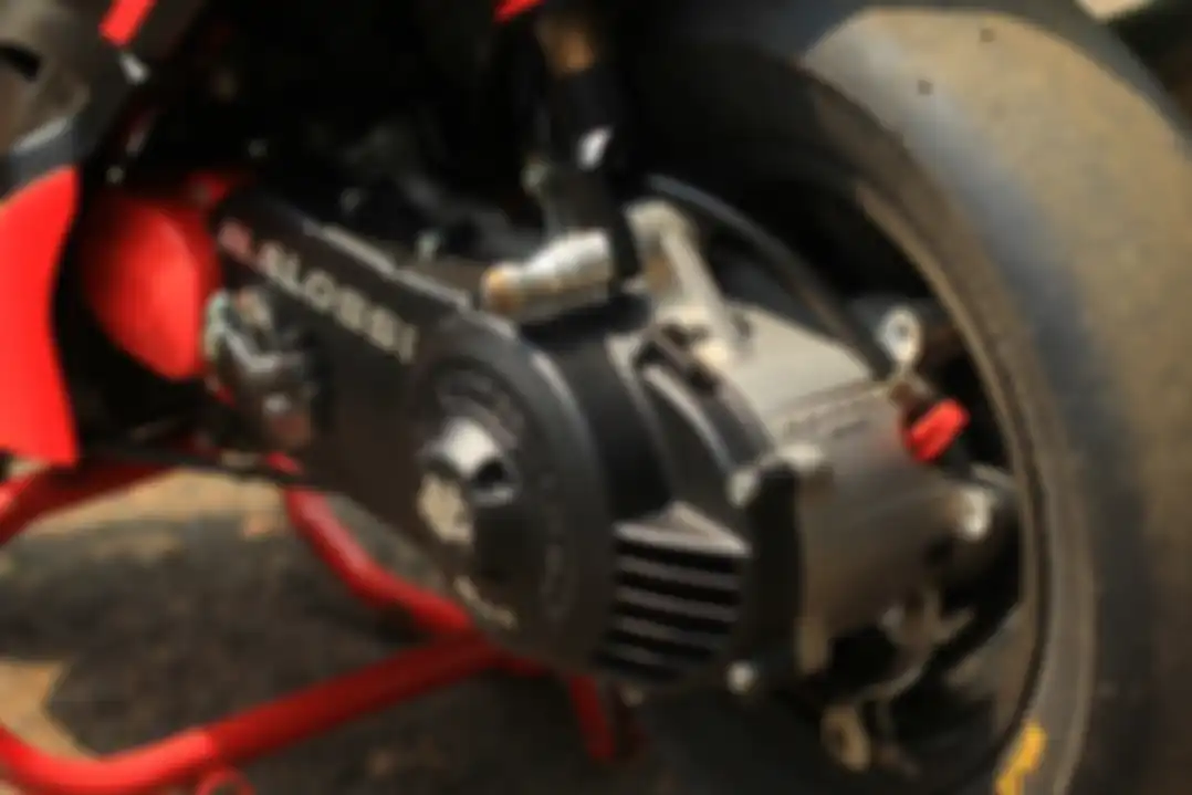 Satu set mesin Malossi MHR RC–one 94 cc asal Italia dipesan langsung oleh Rangga, joossss…