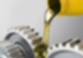 Dibanderol Mahal, Apa Sih Keunggulan Oli Full Sintetis Buat Motor?