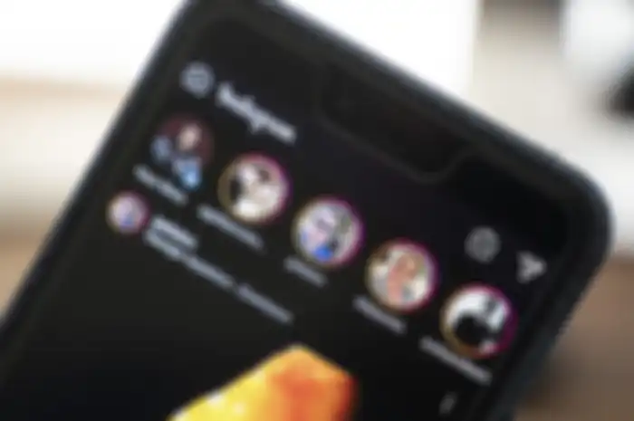 Fitur dark mode pada Instagram