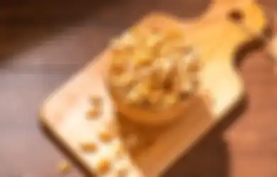 Rahasia di Balik Kacang Bawang yang Renyah dan Garing, Ternyata Cuma Direndam Pakai Bahan Ini