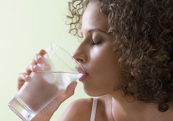 Mengintip Penjelasan Ilmiah Minum Air Dingin Buruk Untuk Kesehatan