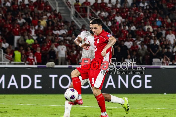 Termasuk Eliano Reijnders (kanan), enam pemain timnas Indonesia absen saat lawan China pada laga penentuan Grup C putaran ketiga Kualifikasi Piala Dunia 2026 zona Asia di Stadion Utama Gelora Bung Karno, Senayan, Jakarta, Kamis (5/6/2025).