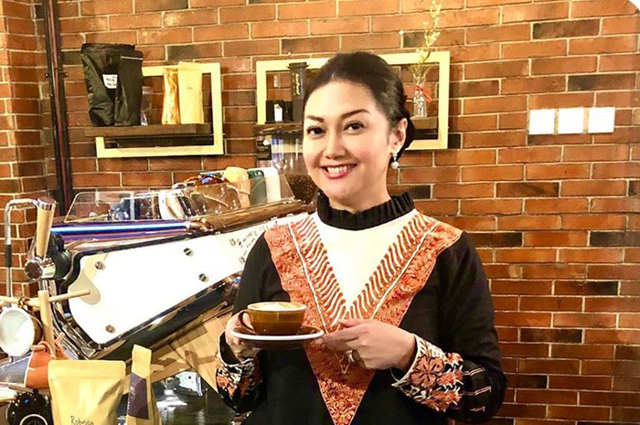 Bella Saphira ciptakan sup anti covid-19 saat isolasi diri di rumah aja