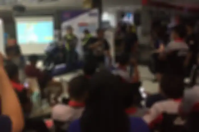 Lomba yel-yel komunitas untuk mensupport Galang Hendra