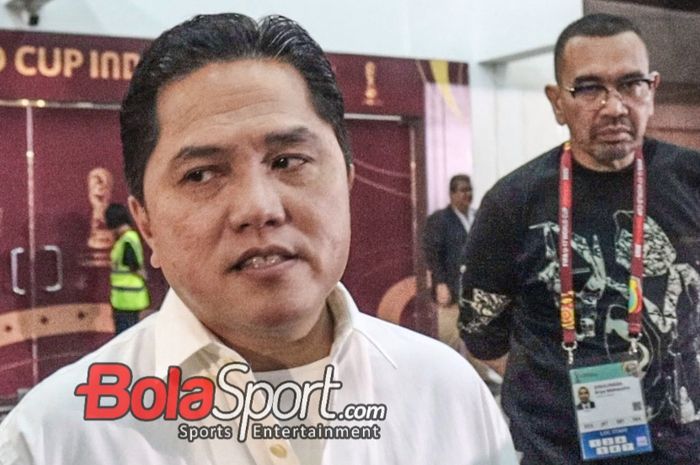 Ketua Umum PSSI, Erick Thohir, saat ditemui di pintu masuk VVIP Stadion Gelora Bung Tomo, Surabaya, Jawa Timur, Kamis (16/11/2023).