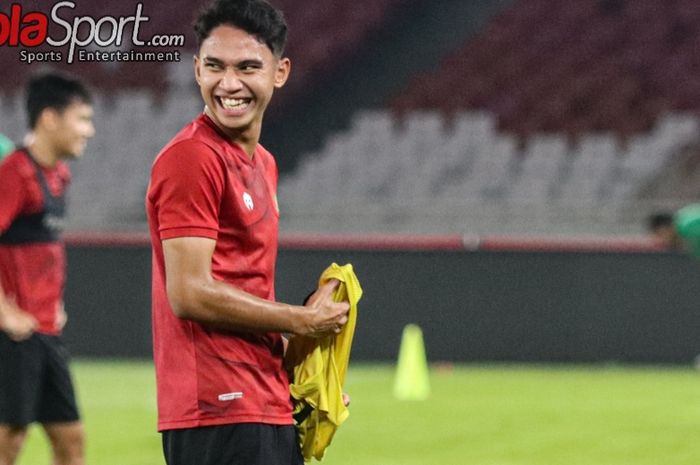 Marselino Ferdinan sedang berlatih bersama timnas Indonesia di Stadion Utama Gelora Bung Karno, Senayan, Jakarta, Rabu (11/10/2023).