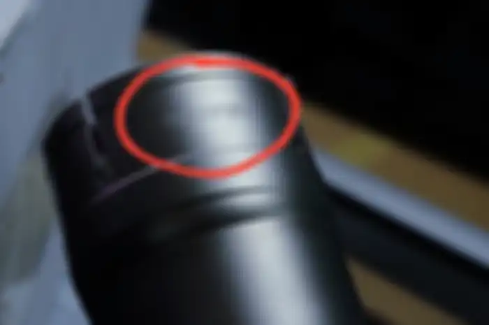 Serial number yang tercetak di knalpot Akrapovic