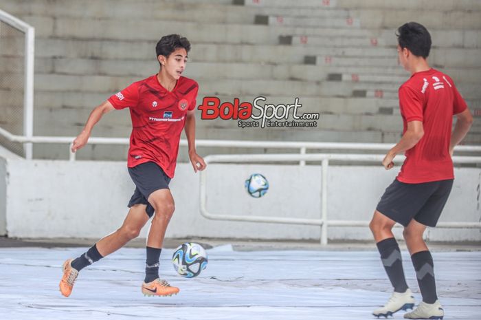 Pemain timnas U-17 Indonesia Welber Jardim (depan) bicara soal peluang membela timnas Indonesia senior dan tak hanya selesai di Piala Dunia U-17 2023 saja.