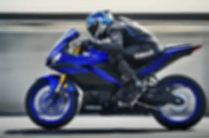 Yamaha R25 punya riding position lebih menunduk