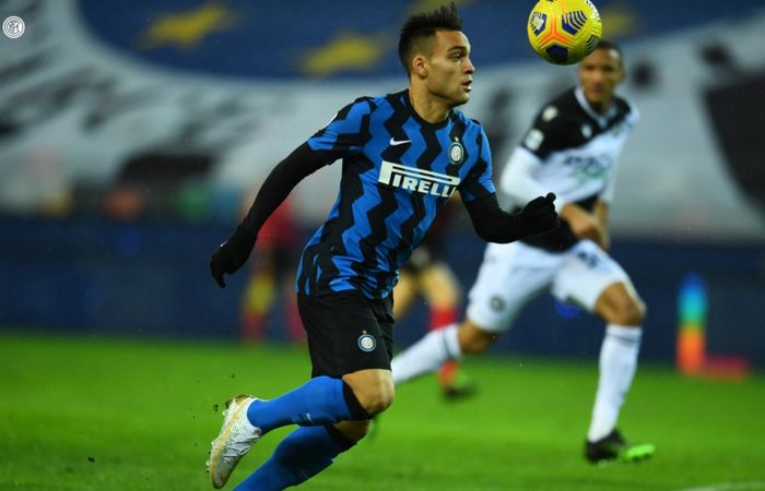 Striker Inter Milan, Lautaro Martinez, beraksi dalam laga Liga Italia kontra Udinese di Stadion Friuli, Sabtu (23/1/2021).