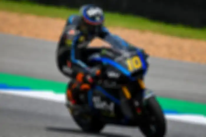 Adik Valentino Rossi menang, sementara pembalap Indonesia, Dimas Ekky dapat hukuman penalti, berikut hasil balap Moto2 Thailand