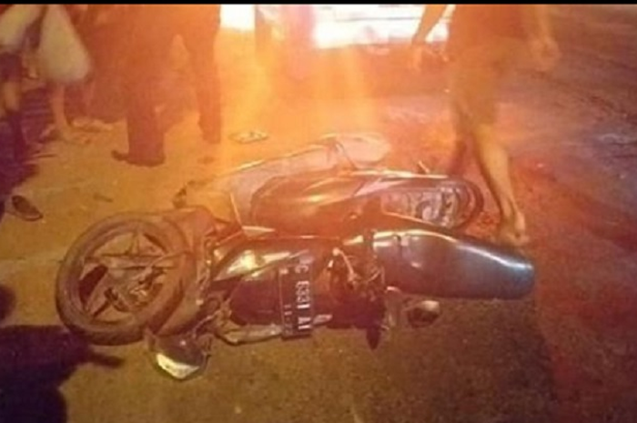 Honda BeAT hancur usai bertabrakan dengan Yamaha Jupiter Z di Sukoharjo.