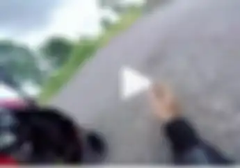Bahaya Pencet Rem Depan Saat Nikung, Video Biker Ini Jadi Buktinya
