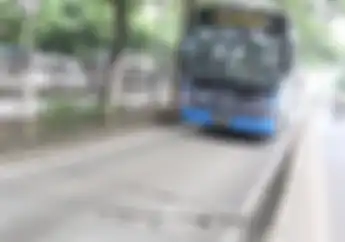 Tragis, Seorang Pemotor Tewas Seketika Dihantam Bus Transjakarta